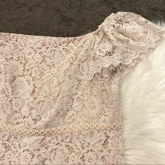Ivory off-the-shoulder lace dress - Picture 3 of 8